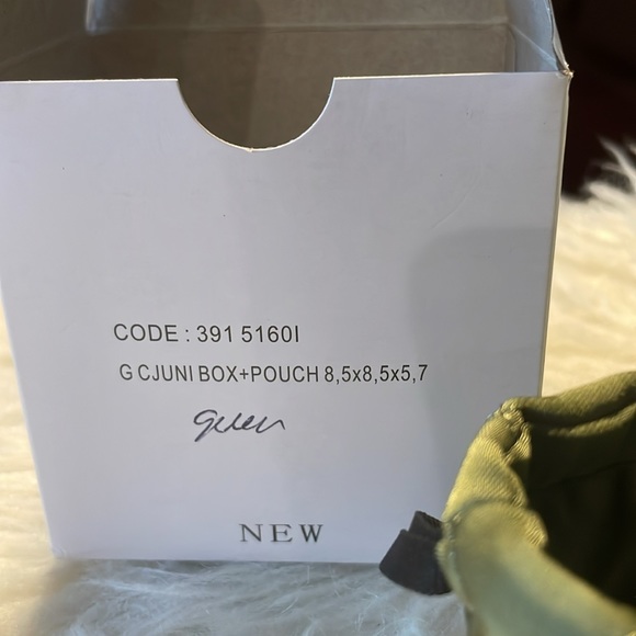 🔥💯Gucci! FREE with 15+ bundle. Pull Pouch, 🎁 jewelry inside!! Nice size!! - Picture 5 of 6